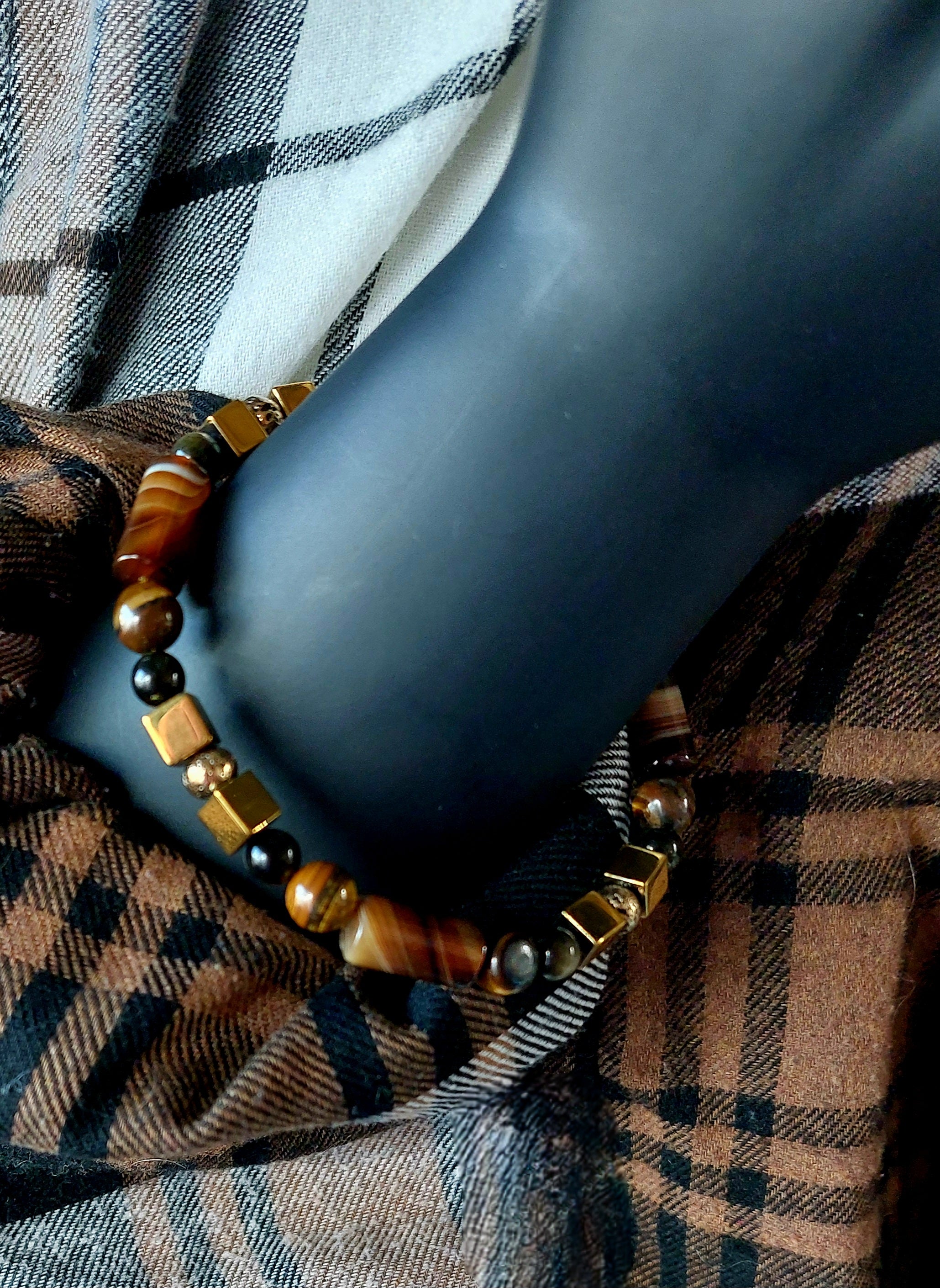 FORCE BRUTE ET ELEGANCE.       Collier 48 cm, bracelet 23 cm. livraison offerte .