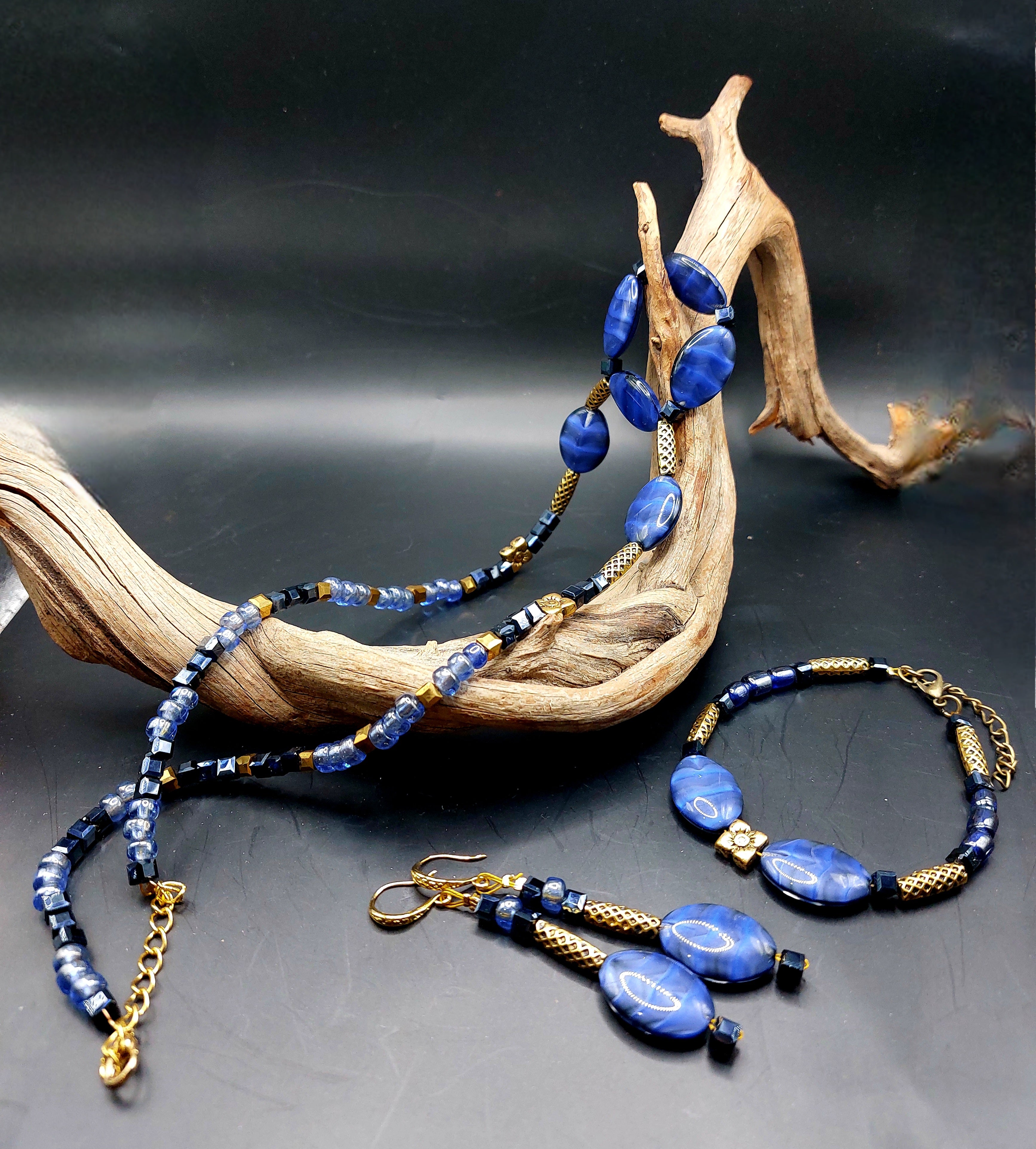 CLASSIQUE ET POURTANT SI MODERNE... Le bracelet est offert, la livraison aussi !