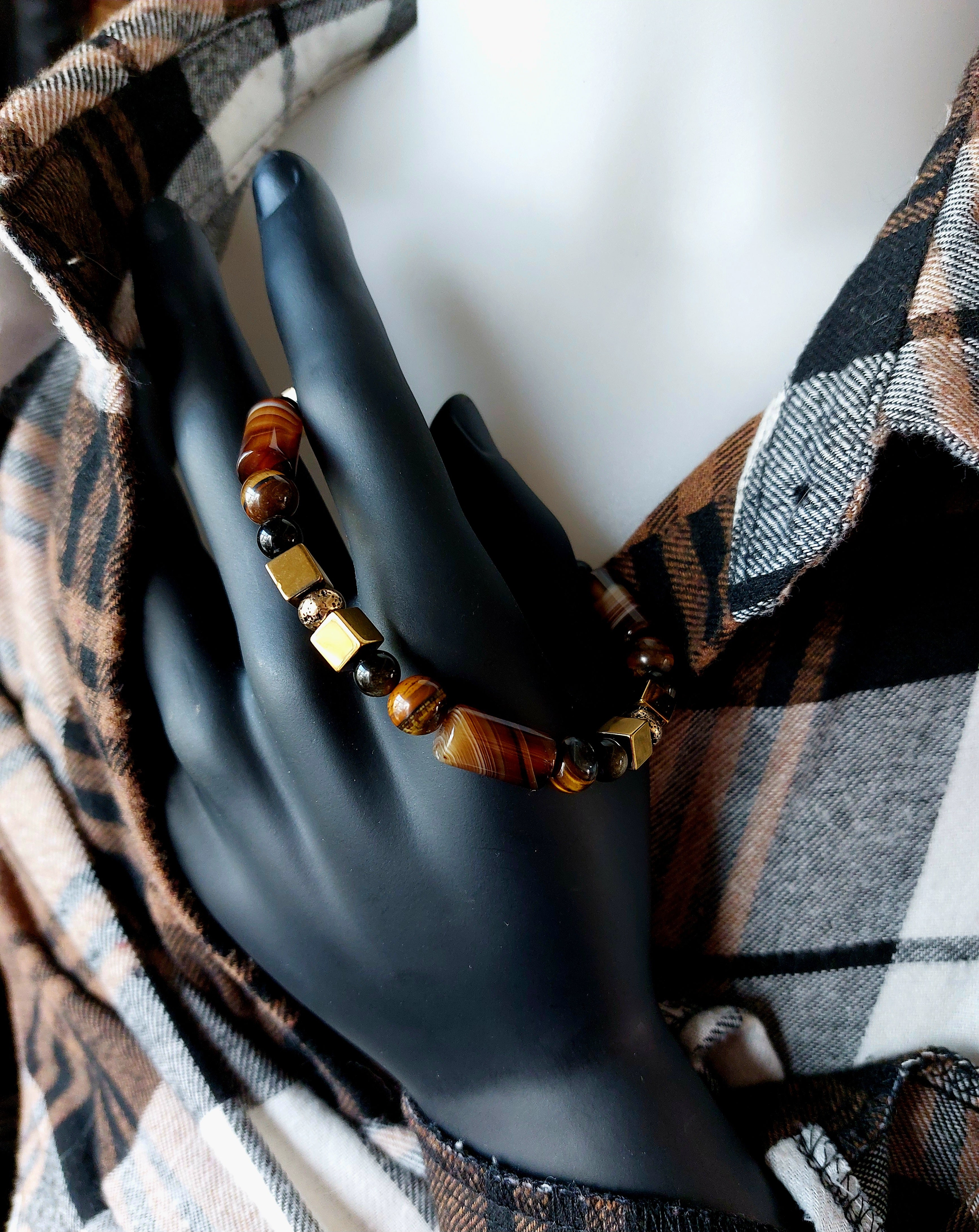 FORCE BRUTE ET ELEGANCE.       Collier 48 cm, bracelet 23 cm. livraison offerte .