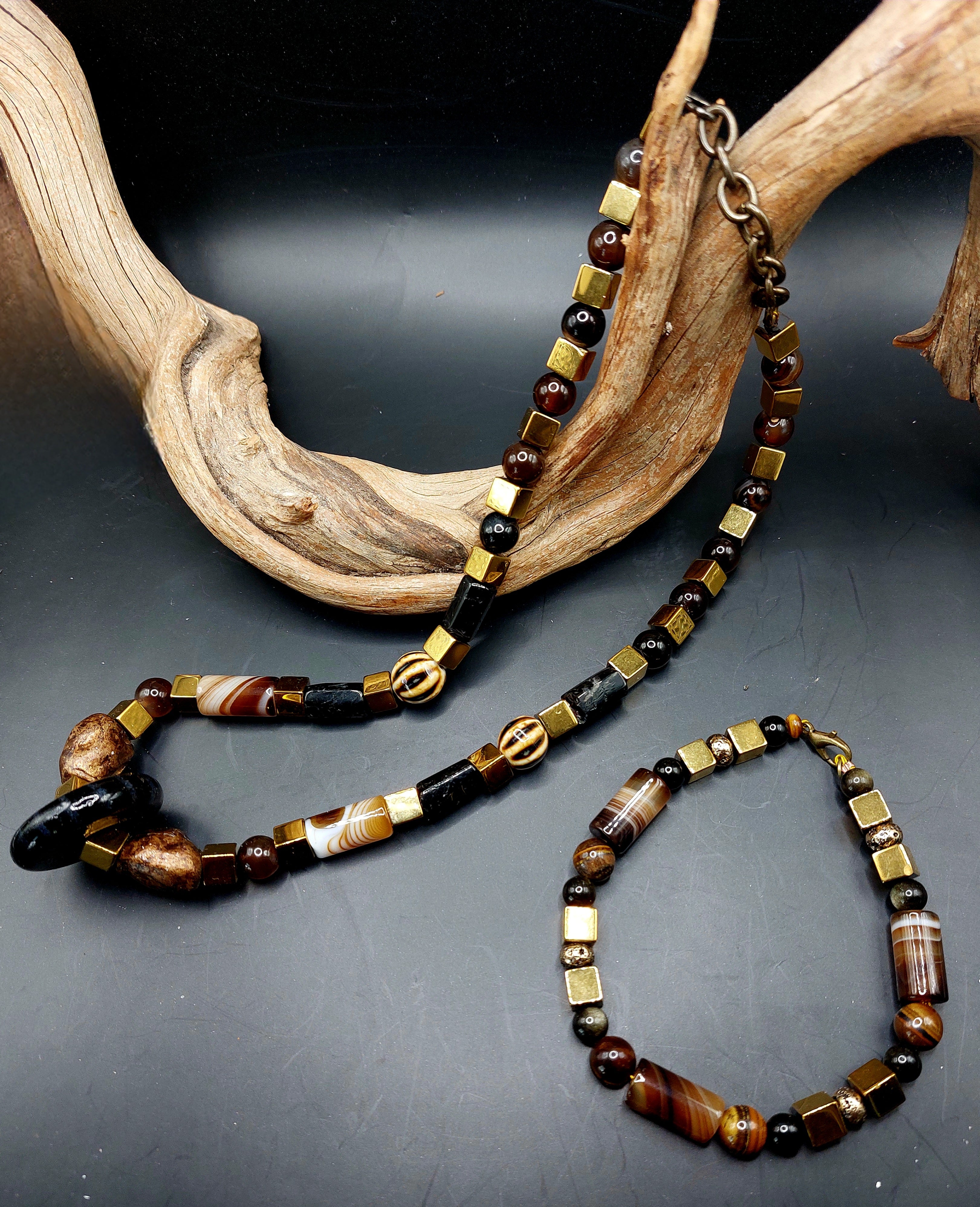 FORCE BRUTE ET ELEGANCE.       Collier 48 cm, bracelet 23 cm. livraison offerte .