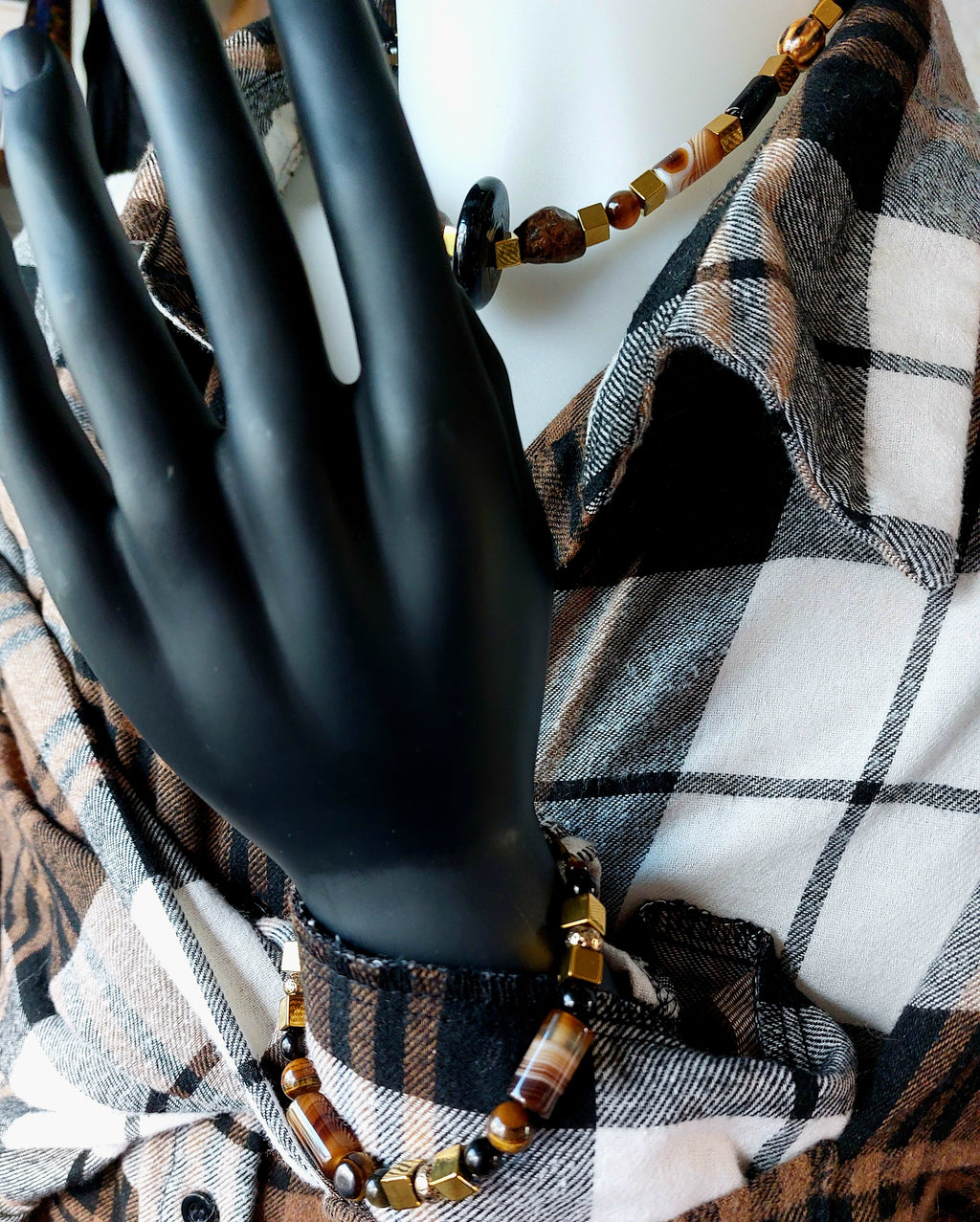 FORCE BRUTE ET ELEGANCE.       Collier 48 cm, bracelet 23 cm. livraison offerte .