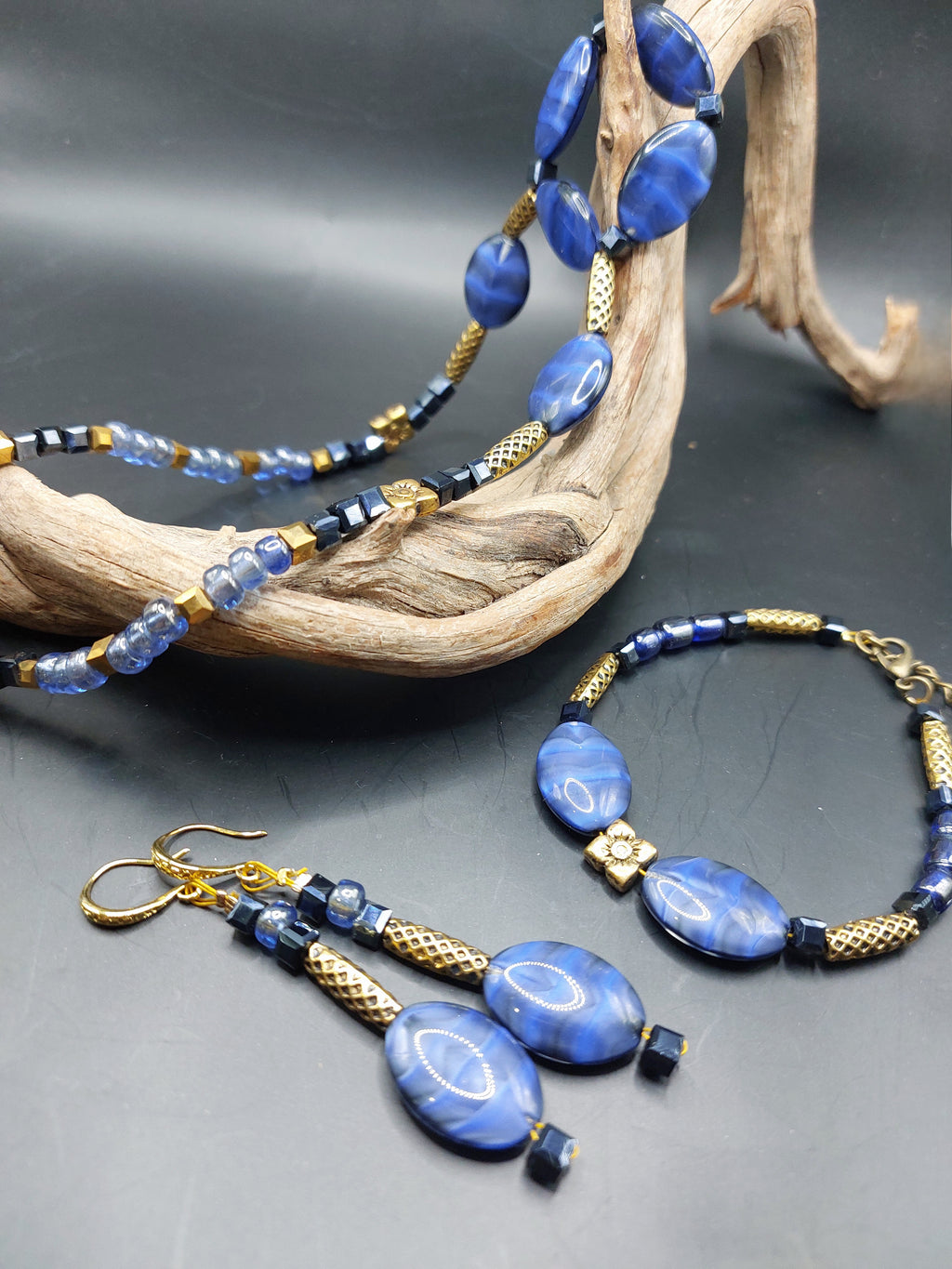 CLASSIQUE ET POURTANT SI MODERNE... Le bracelet est offert, la livraison aussi !