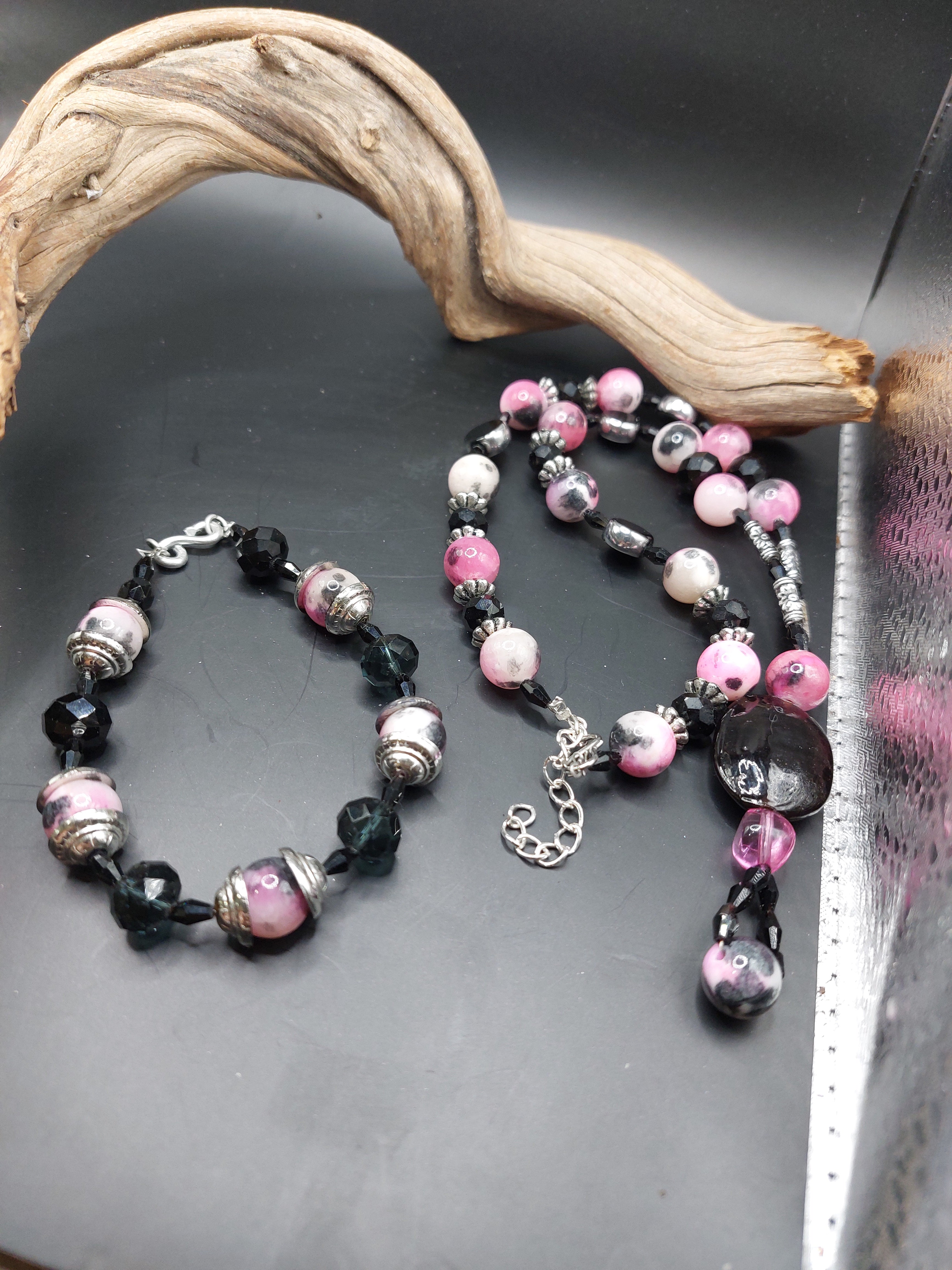 ROSE ET NOIR D’ANTAN. Bracelet offert ! livraison gratuite