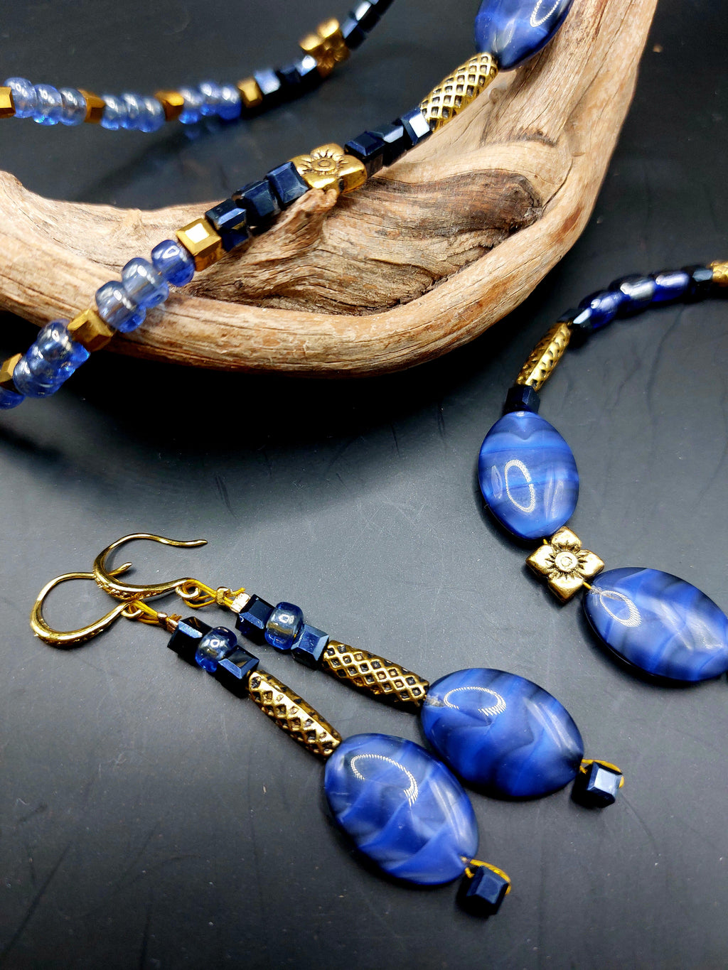 CLASSIQUE ET POURTANT SI MODERNE... Le bracelet est offert, la livraison aussi !