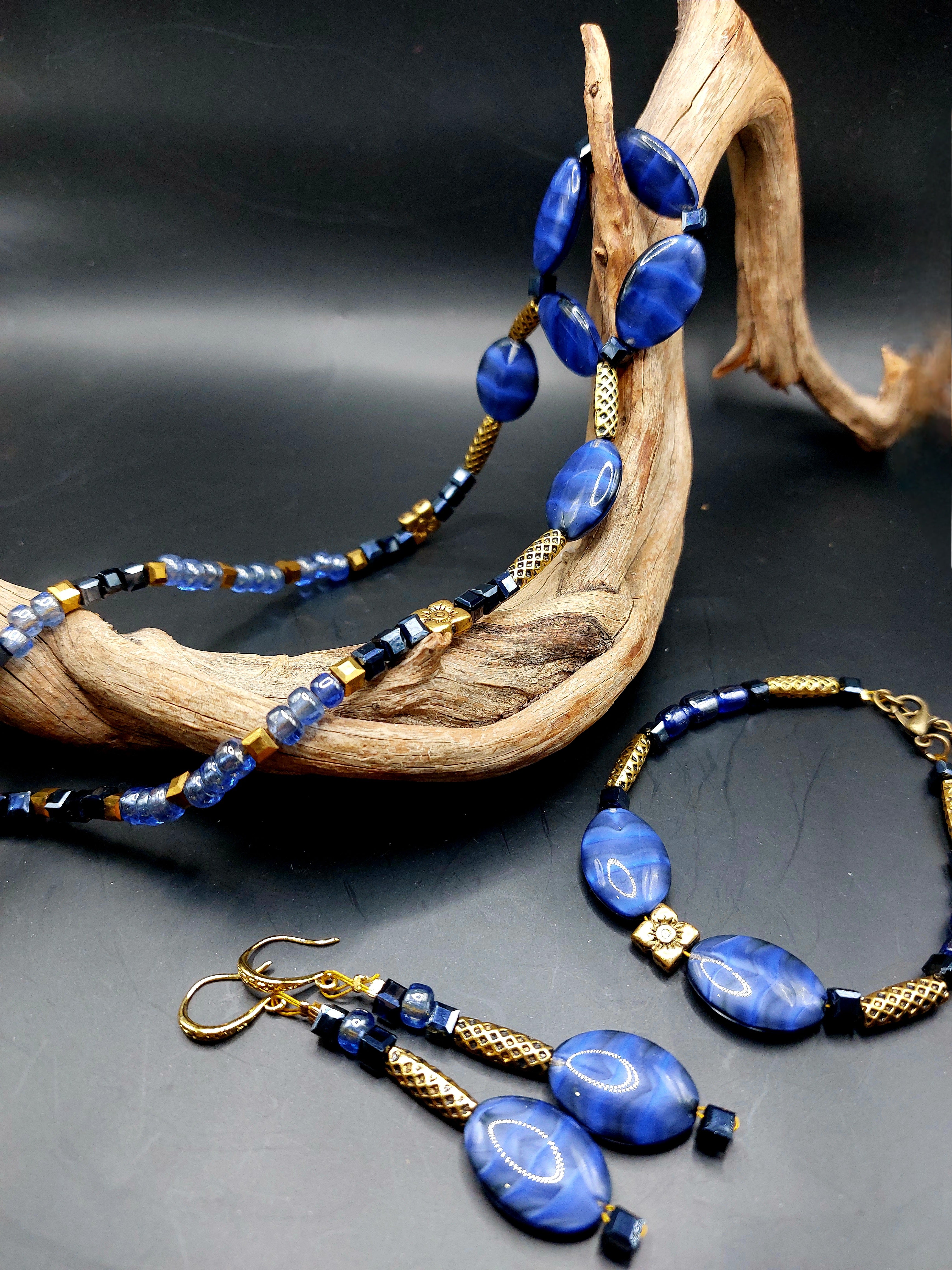 CLASSIQUE ET POURTANT SI MODERNE... Le bracelet est offert, la livraison aussi !