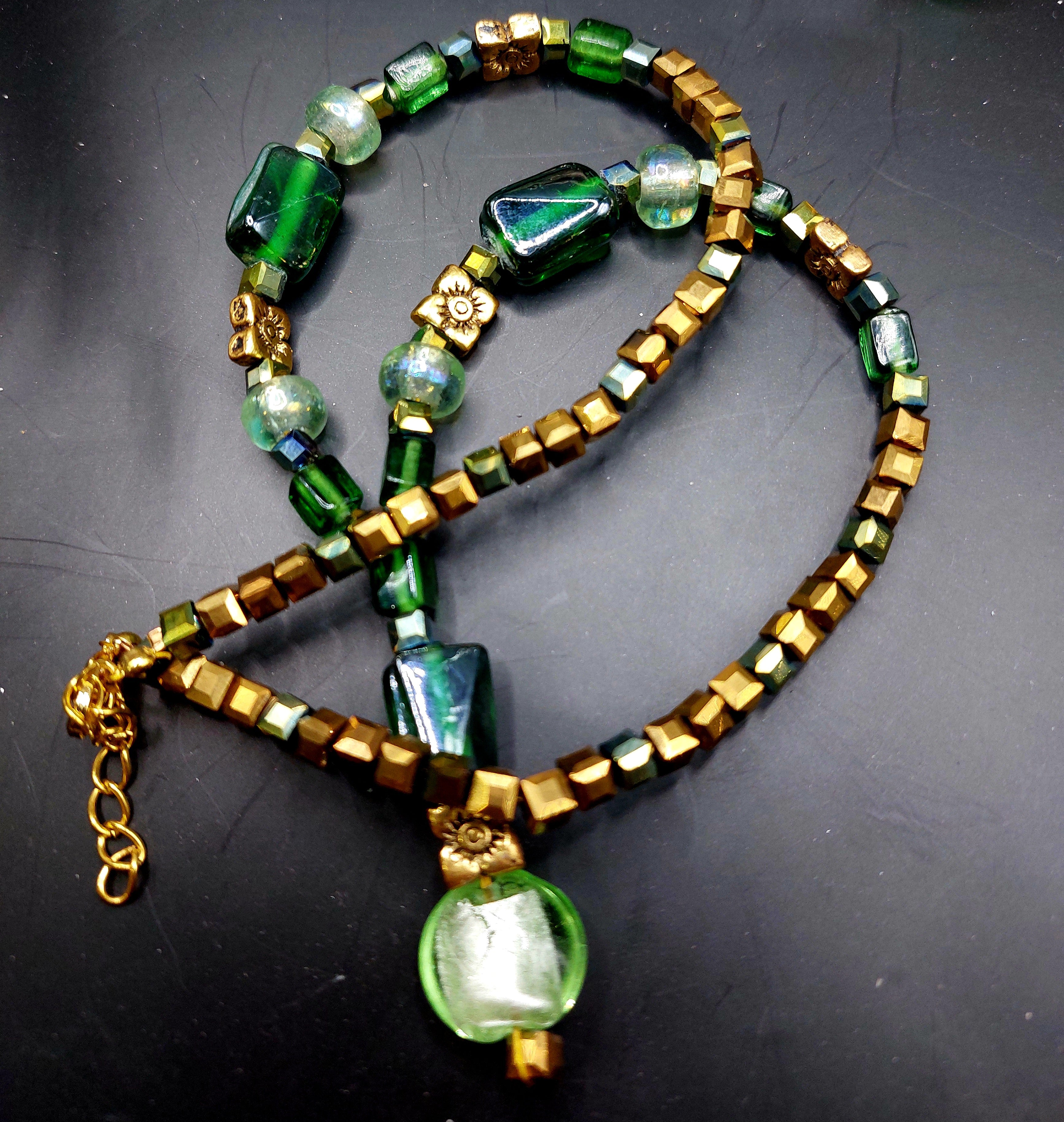 DECLINAISON DE VERTS EN VERRE.(Parure).livraison gratuite.