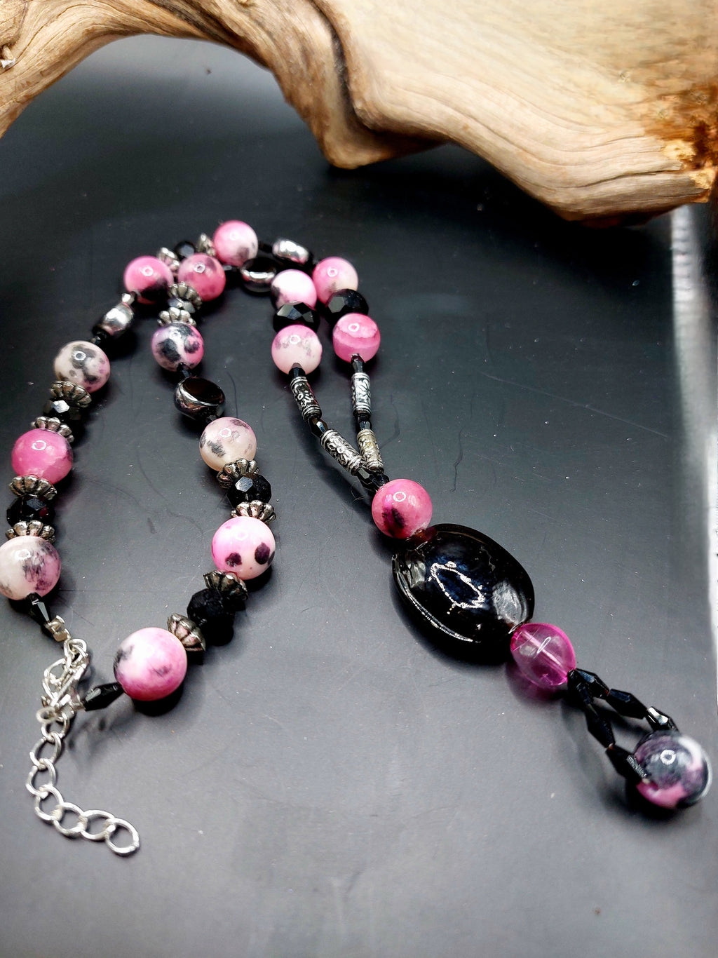 ROSE ET NOIR D’ANTAN. Bracelet offert ! livraison gratuite