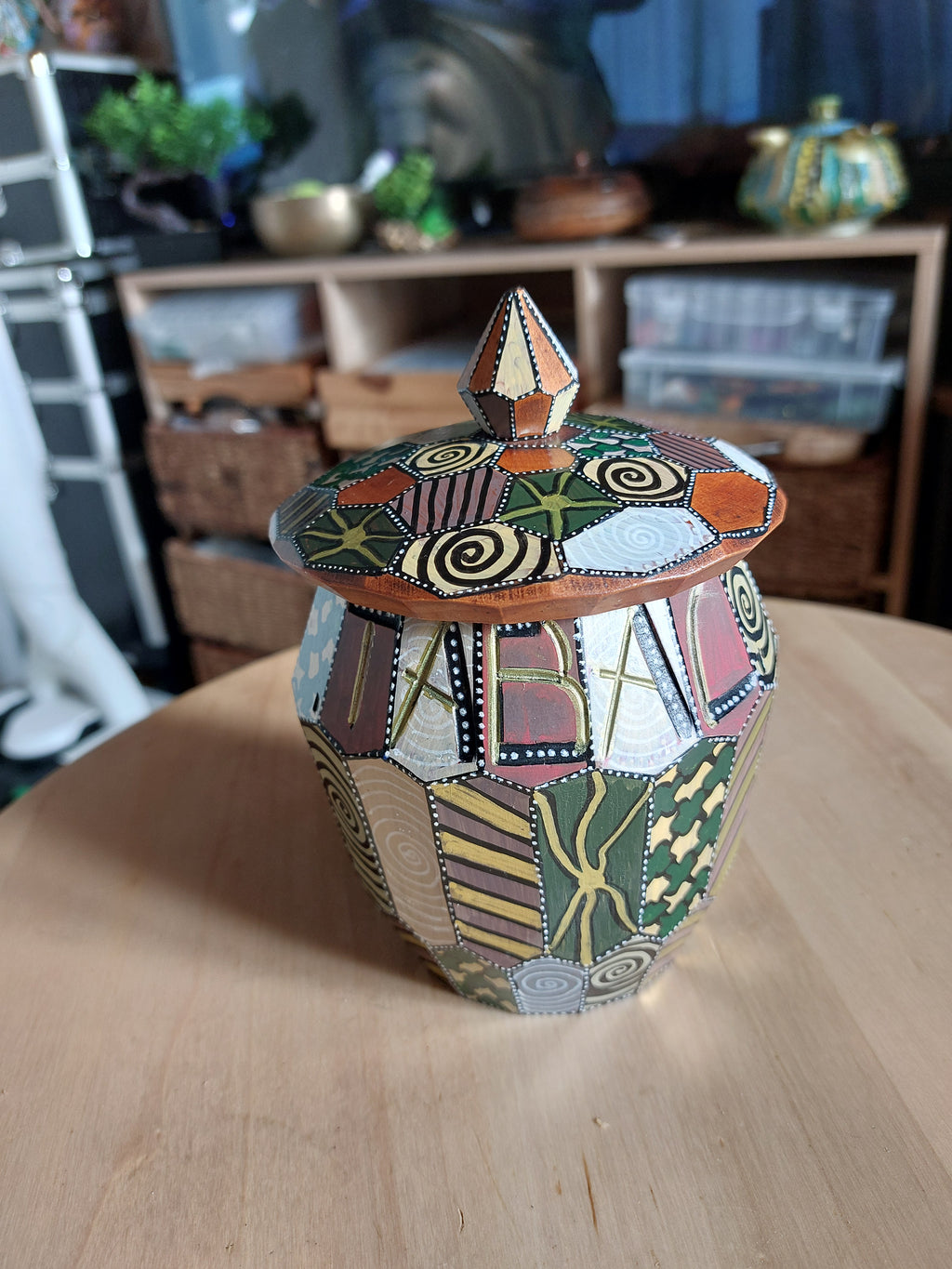 Pot à tabac stylé!                         LIVRAISON GRATUITE.