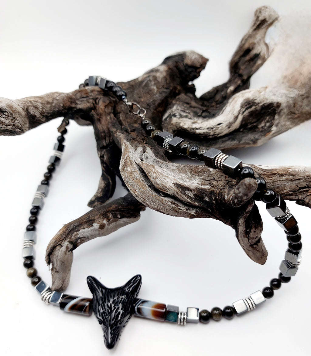 Collier homme pièce unique "loup noir sous pleine lune".                  LIVRAISON GRATUITE